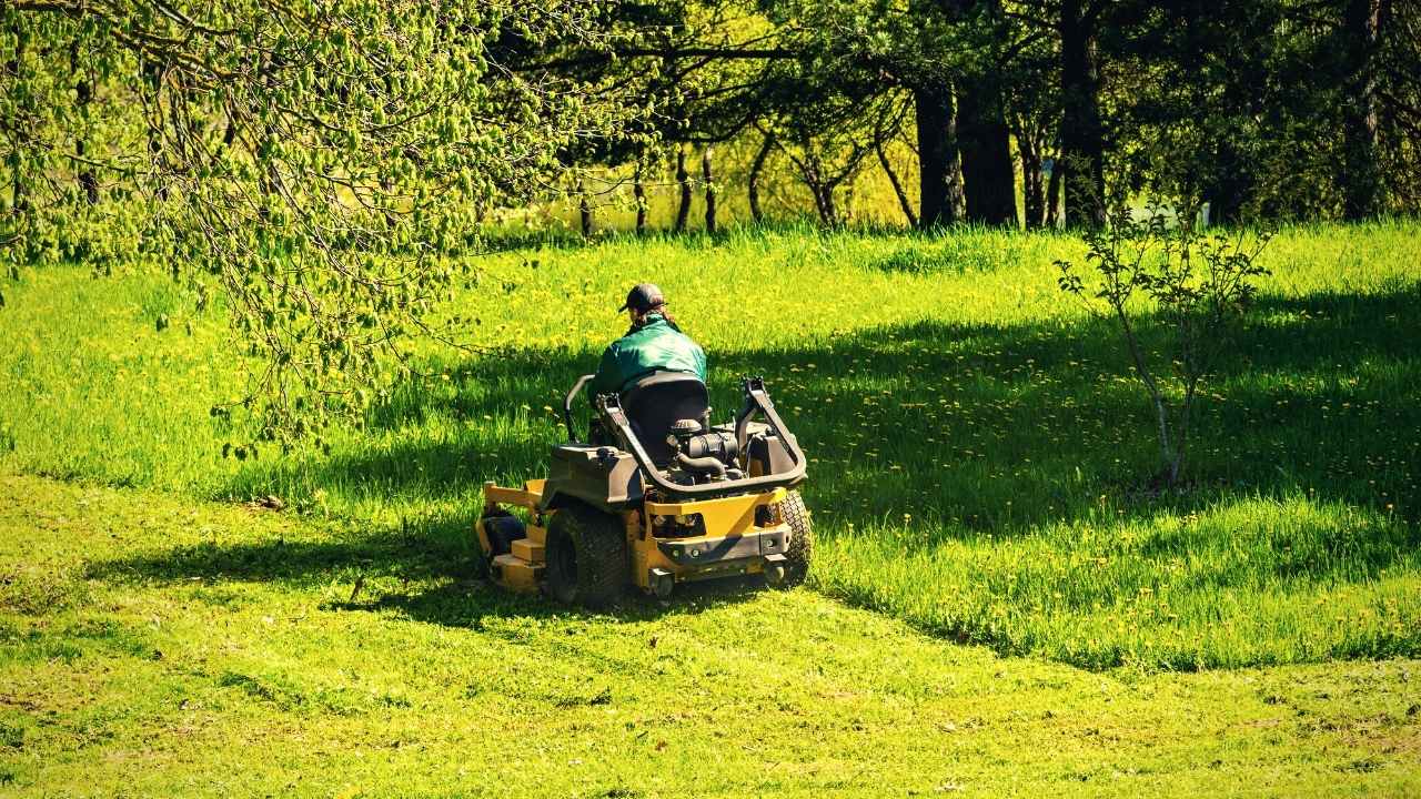 5 Best Lawn Mowers For Wet Grass 21 How To Cut Wet Grass With A Riding Mower?