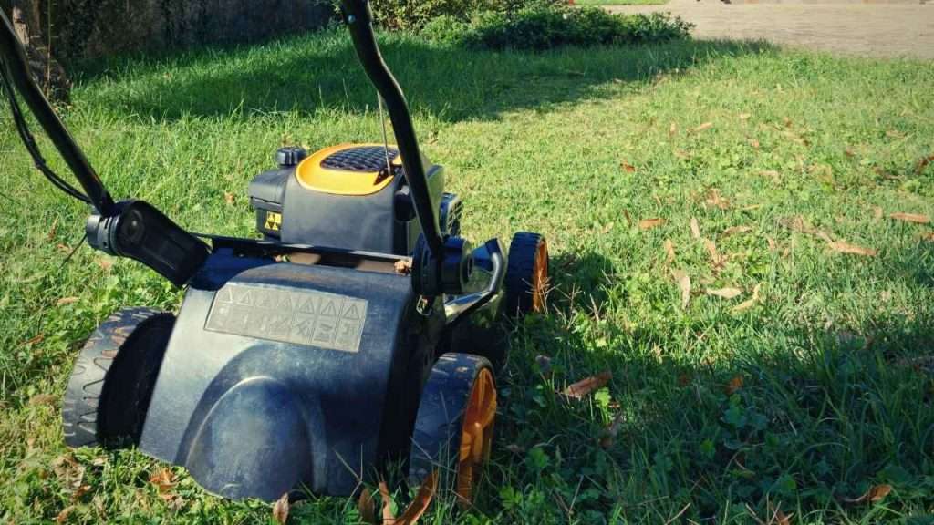5 Best Lawn Mowers For Wet Grass 16 What To Look For When Buying Lawn Mowers For Wet Grass?