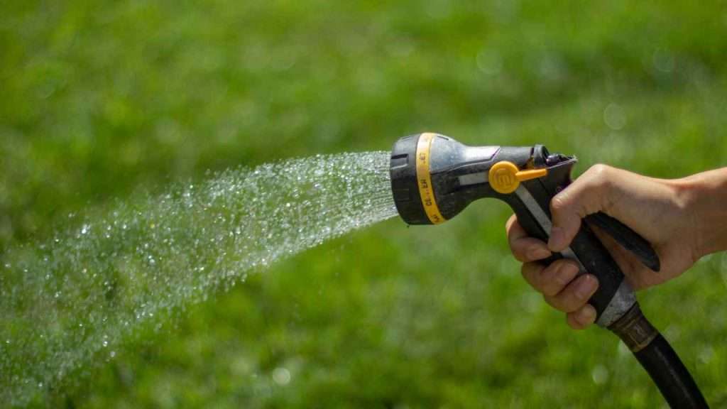 How to Choose a Garden Hose for Low Water Pressure 1 How to Choose a Garden Hose for Low Water Pressure